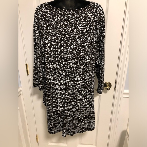 Lane Bryant high/low tunic. 2X (18-20) 3/4 sleeves. Rounded bottom. - Picture 6 of 9